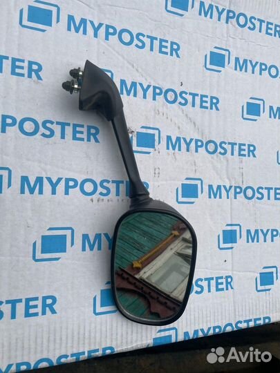 Оригинальное Правое зеркало Yamaha R1 04-06