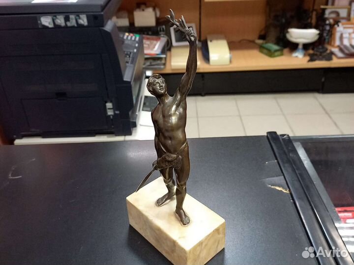 Статуэтка европа 19 век без повреждении и вмешател