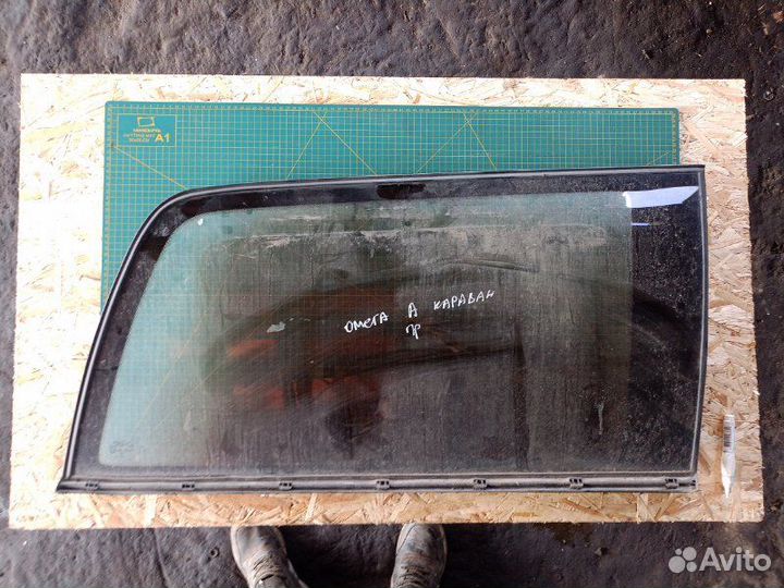 Стекло багажника правое Opel Omega A caravan
