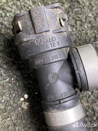 Патрубок системы охлаждения Audi A4 (B9), 8W2, 8W5