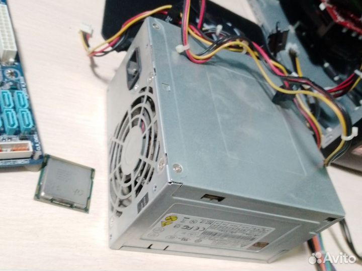 Блок питания не знаю на сколько ватт