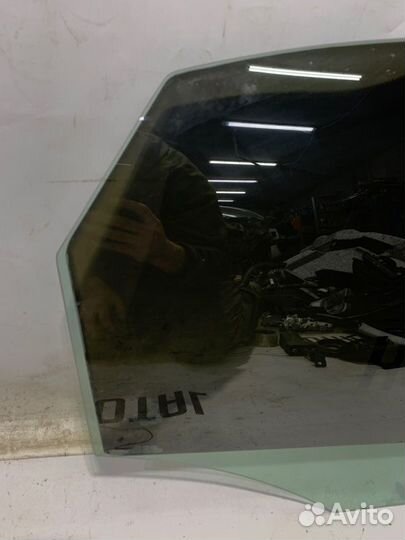Стекло двери заднее правое Volkswagen Polo sedan
