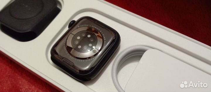 Смарт-часы Apple Watch Series 8