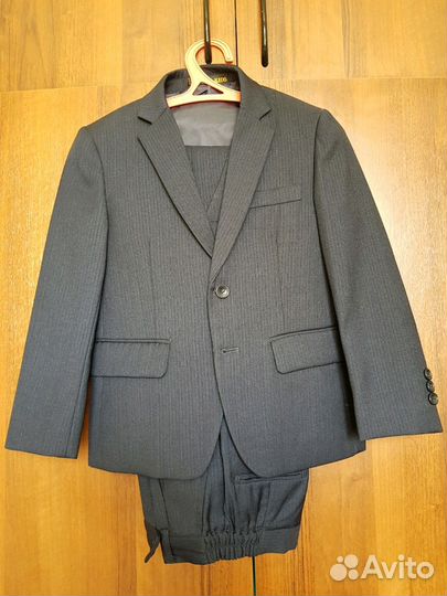 Костюм тройка