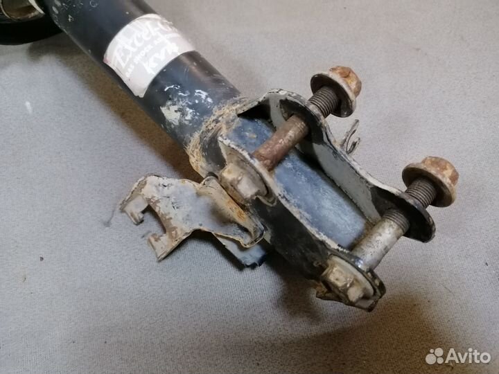 Амортизатор передний левый Nissan Almera Class