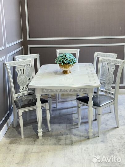 Стол и стулья