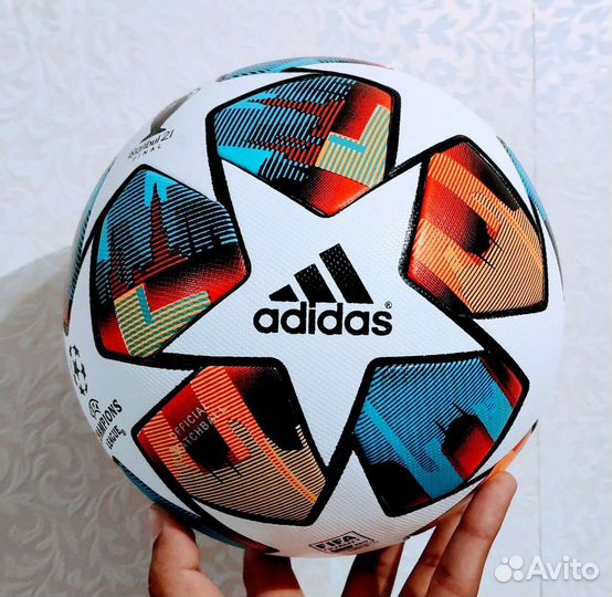 Футбольный мяч