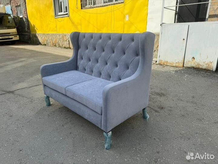Диван в каретной стяжке