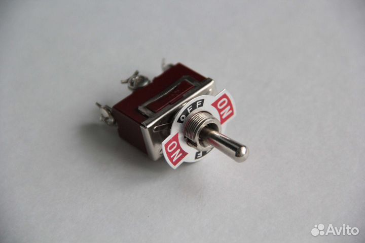 Тумблер трехпозиционный