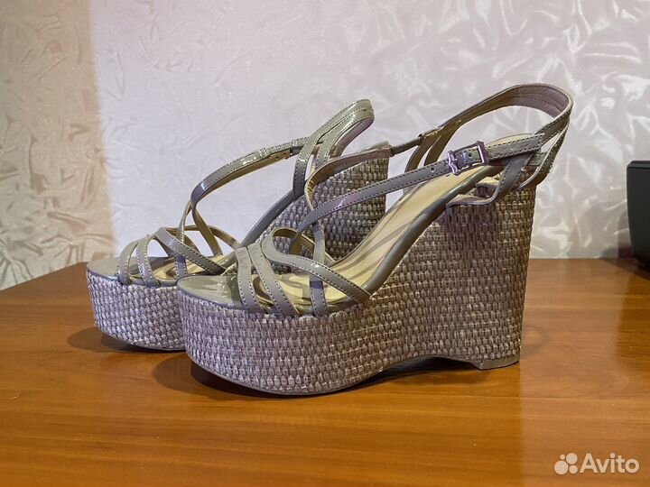 Босоножки на скале