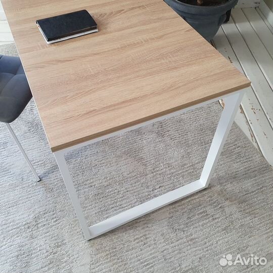 Письменный стол Лофт Дуб 110*70 см. Белые ножки