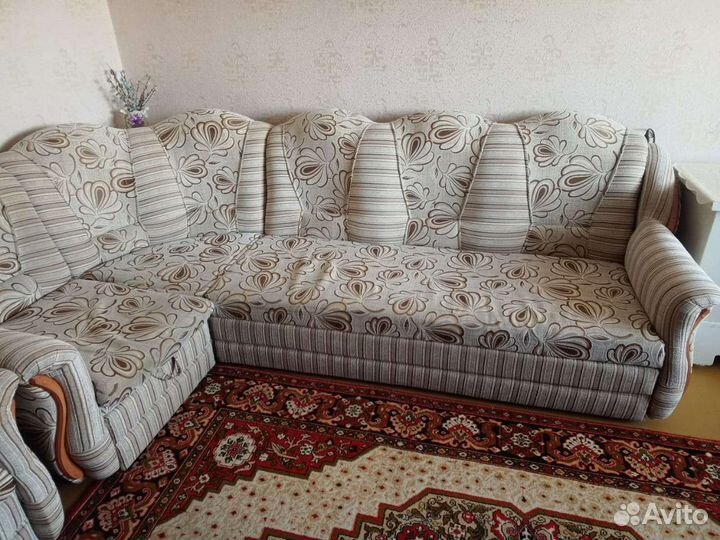 Угловой диван,кресло