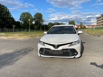 Toyota Camry 2.5 AT, 2019, 134 000 км, с пробегом, цена 2 650 000 руб.