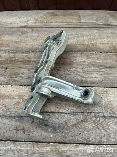 Крепление рычага подвески переднее правое Audi 3