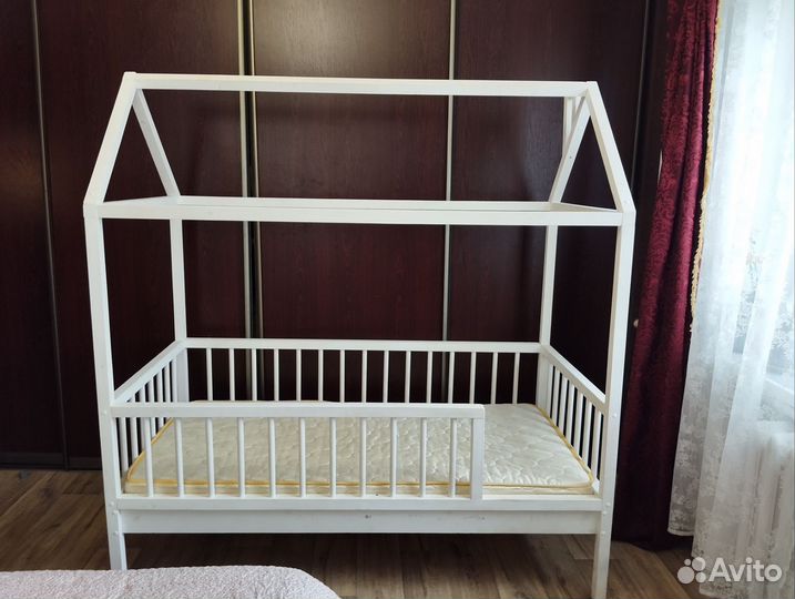 Детская кровать домик с матрасом