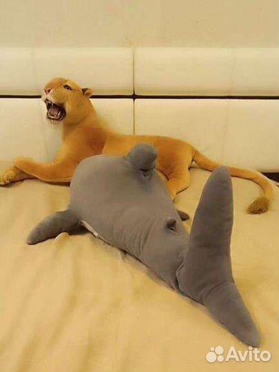 Большая мягкая игрушка львица и акула