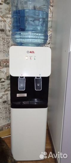 Кулер для воды напольный с подогревом