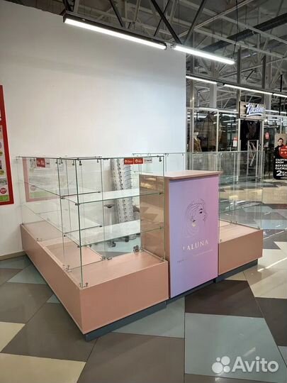 Торговый островок витрина