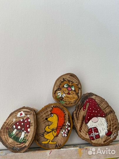 Миниатюры на спиле дерева