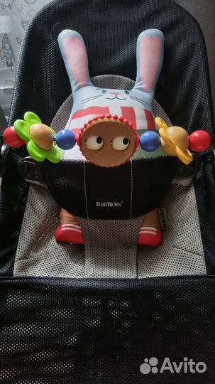 Шезлонг BabyBjorn Balance Soft с игрушкой