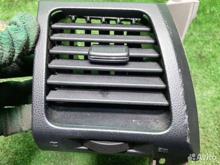 Дефлектор торпедо правый Mitsubishi Grandis 2008