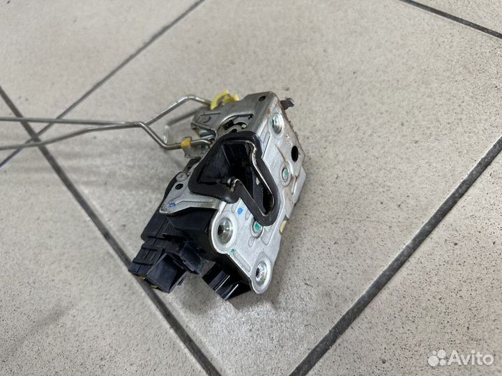 Замок задней правой двери Рено Дастер Duster
