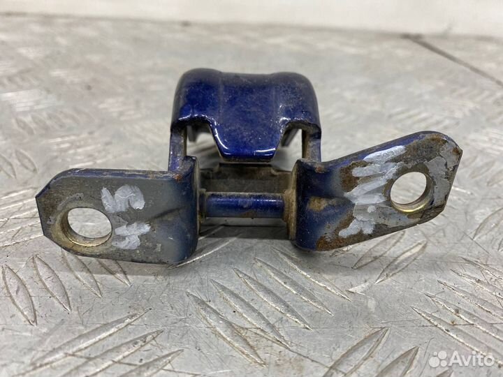 Б/У петля двери задний левый Mazda Demio 2 DY3W