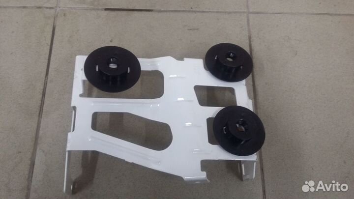 Кронштейн блока предохранителей Форд Фокус 3