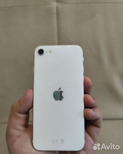 iPhone SE, 64 ГБ
