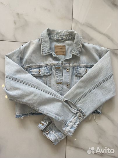 Продам куртку джинсовую женскую Pull and Bear