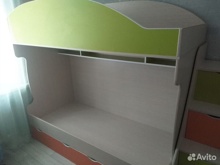 Кровать двухьярусная