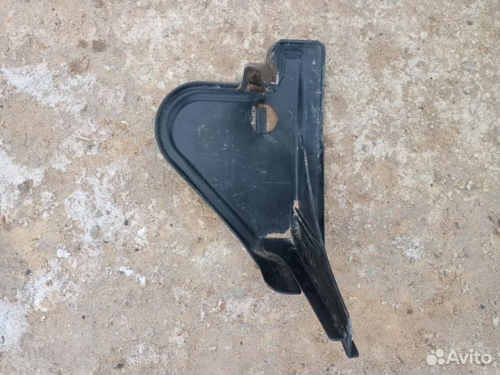 Кронштейн резонатора воздушного фильтр Peugeot 308