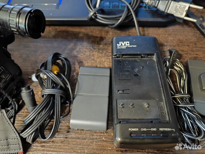 В коллекцию Видеокамера VHS C JVC GR-AX63E