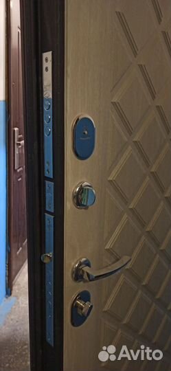 Дверь входная металлическая отделка под дерево бу