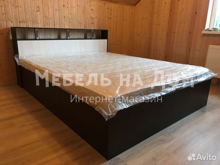 Кровать с матрасом