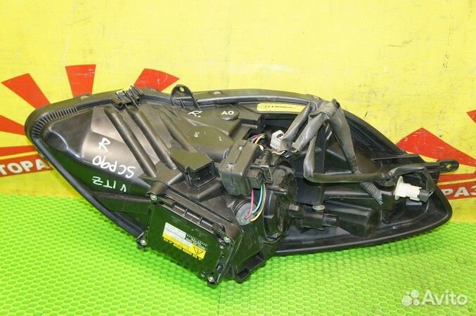 Фара Toyota Vitz