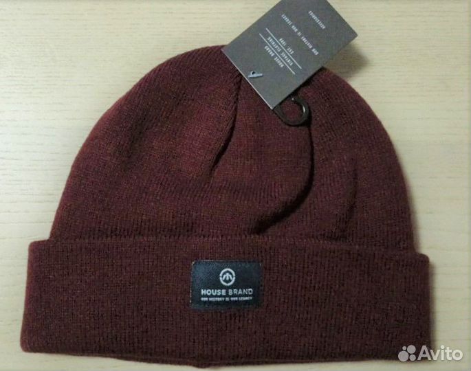 Новая Бордо шапка-бини с аппликацией