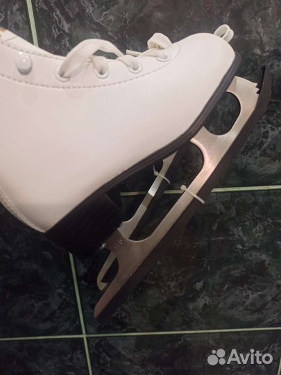 Коньки фигурные детские р.р 28,5 новые