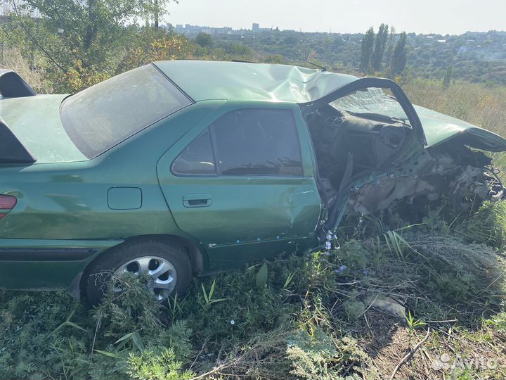 Peugeot 406 1.7 МТ, 2001, битый, 238 000 км
