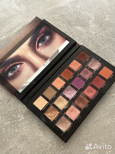 Huda beauty палетка теней