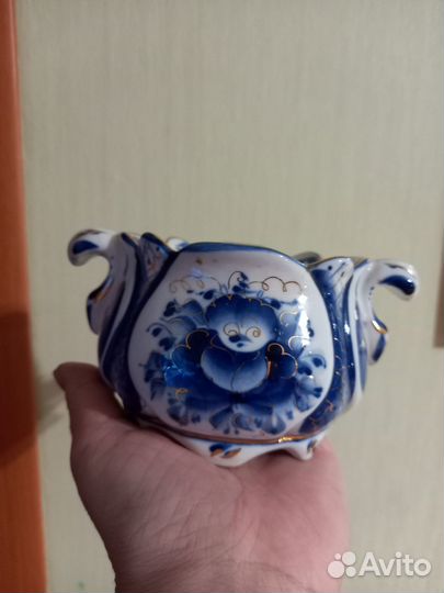 Гжель вазочка, роспись золотом