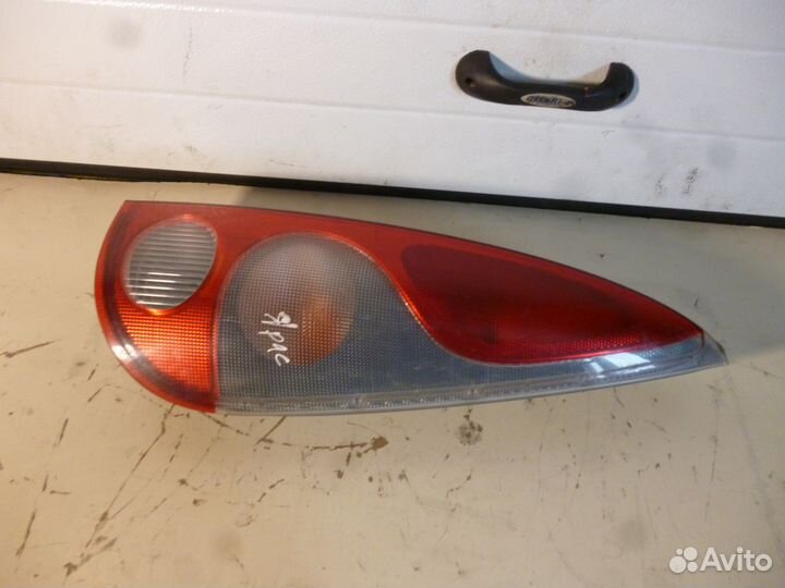 Фонарь задний правый Toyota Yaris Verso 1999-2005