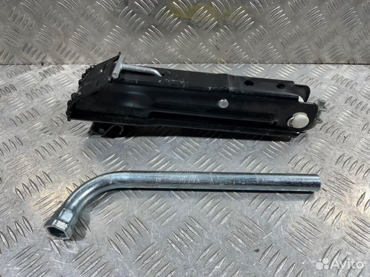 Домкрат Volkswagen Passat B6