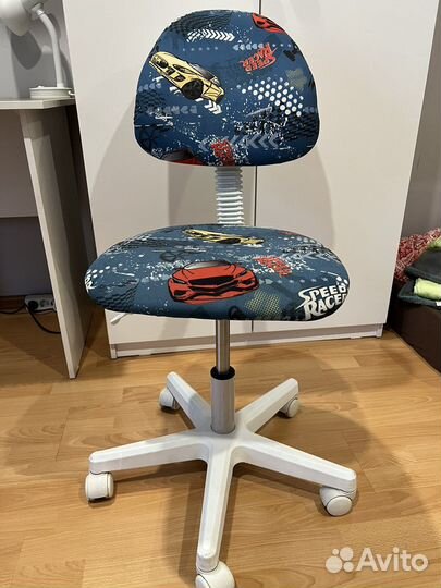 Детский стул на колесиках