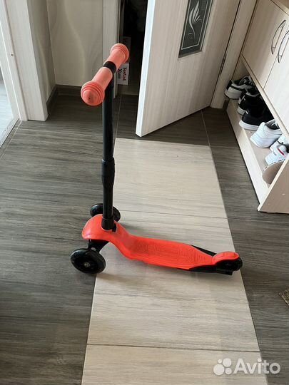 Самокат трехколесный