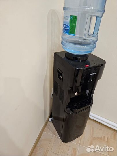 Кулер для воды напольный