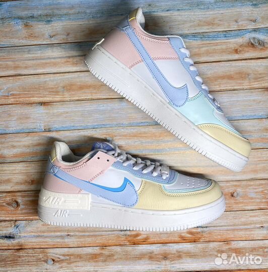 Кроссовки женские