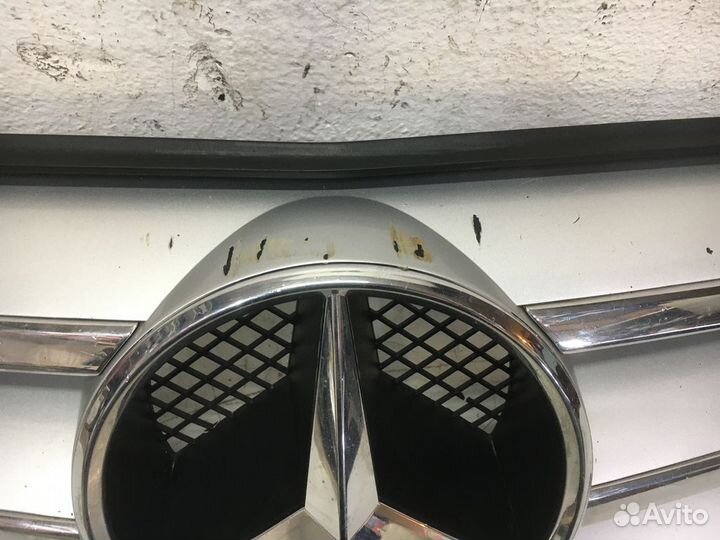 Решетка радиатора Mercedes-Benz C-Class