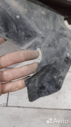 Подкрылок передний правый Mercedes W205 C Class С