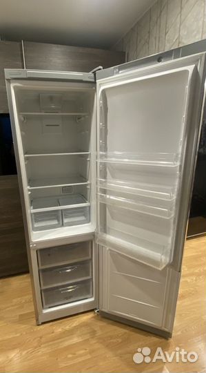 Холодильник бу indesit df5200s